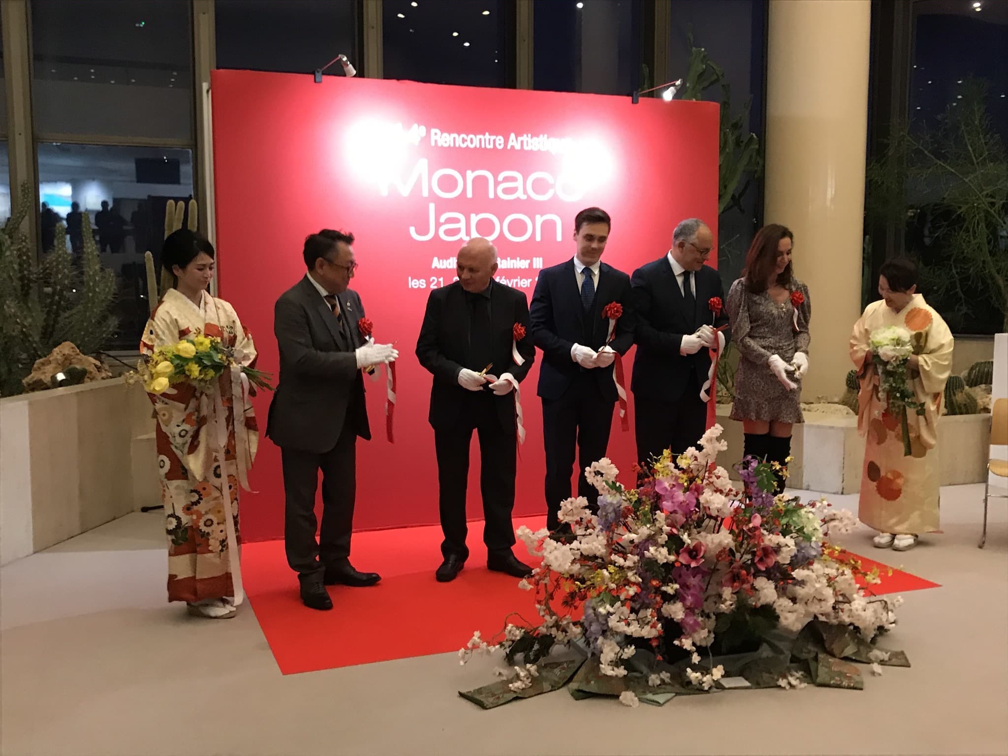 2020年　モナコ・日本芸術祭オープニング / グレース・ケリーのお孫さんルイ王子が出席(中央の背の高い青年）
